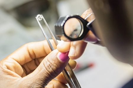 Autenticación y valoración experta de diamantes